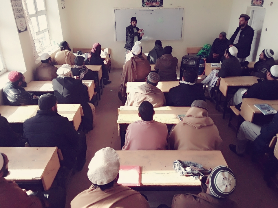 په لوګر کې ۶۵ ښوونکو ته د ظرفیت لوړونې روزنیز پروګرام جوړ شو