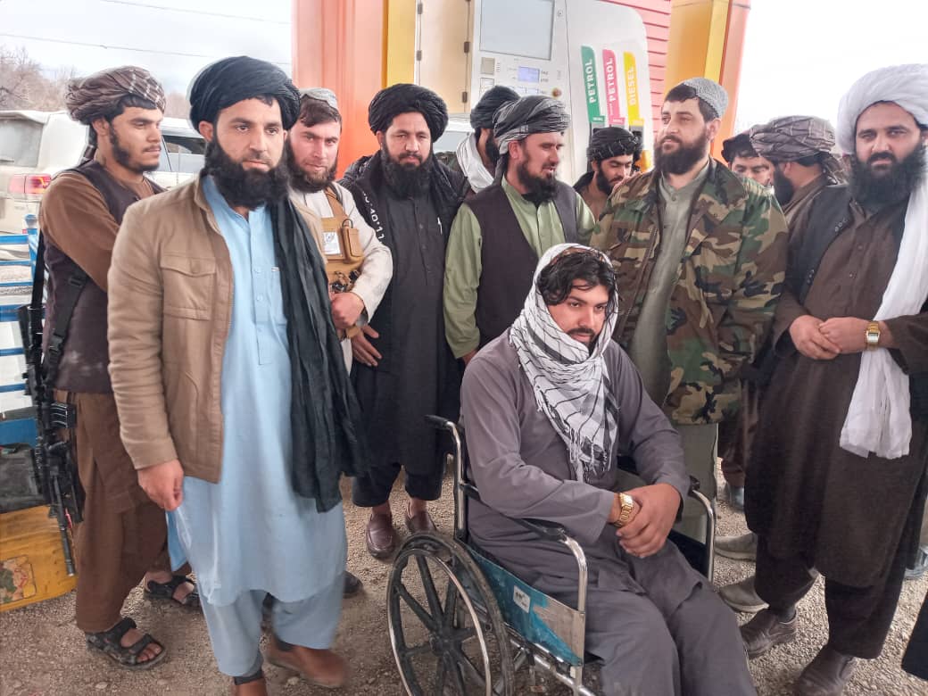 ملاقات رئیس معارف بغلان با وزیر دفاع و اشتراک در مراسم تشیع و تدفین جنازه مفتی محمد اسحق
