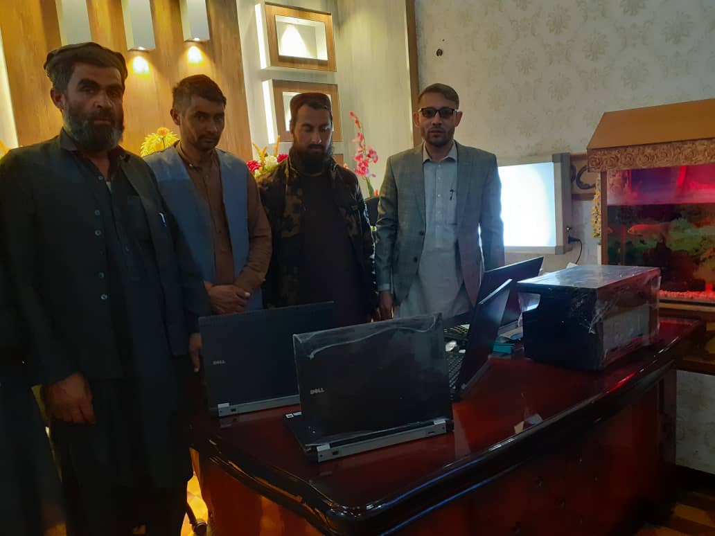 مساعدت چهار پایه کمپیوتر به آمریت معارف ولسوالی چپرهار
