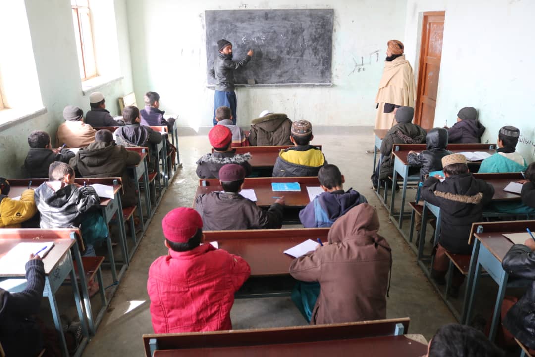 د لوګر د دادوخيلو په لېسه کې زده کوونکو ته وړيا ژمني کورسونه جوړ شوي