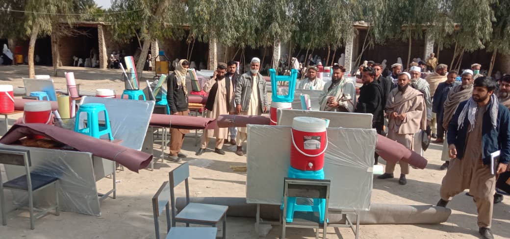 مساعدت موسسه ان. آر.سی برای شاگردان لیسه فارم هده