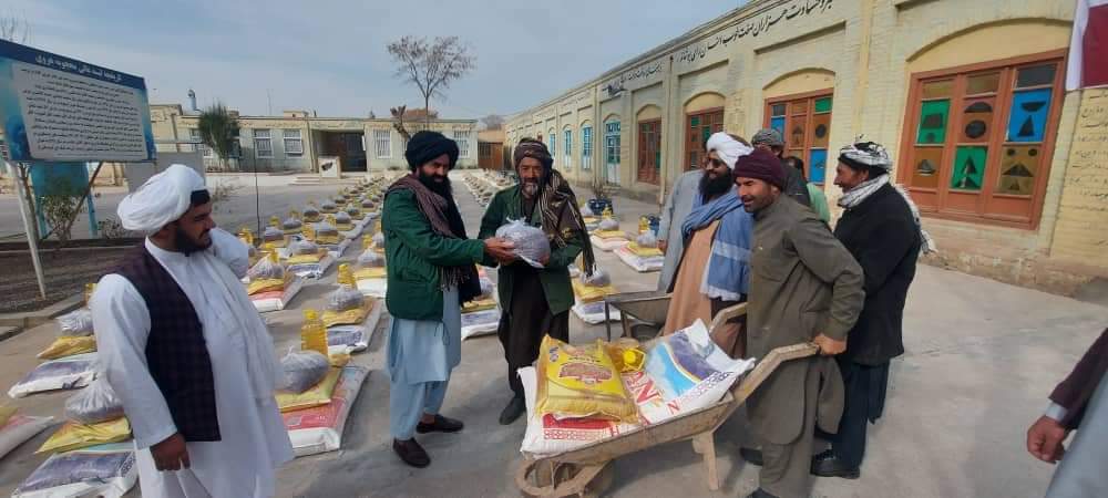 توزیع مواد غذایی برای پرسونل خدماتی ریاست معارف و مکتب های ولایت هرات