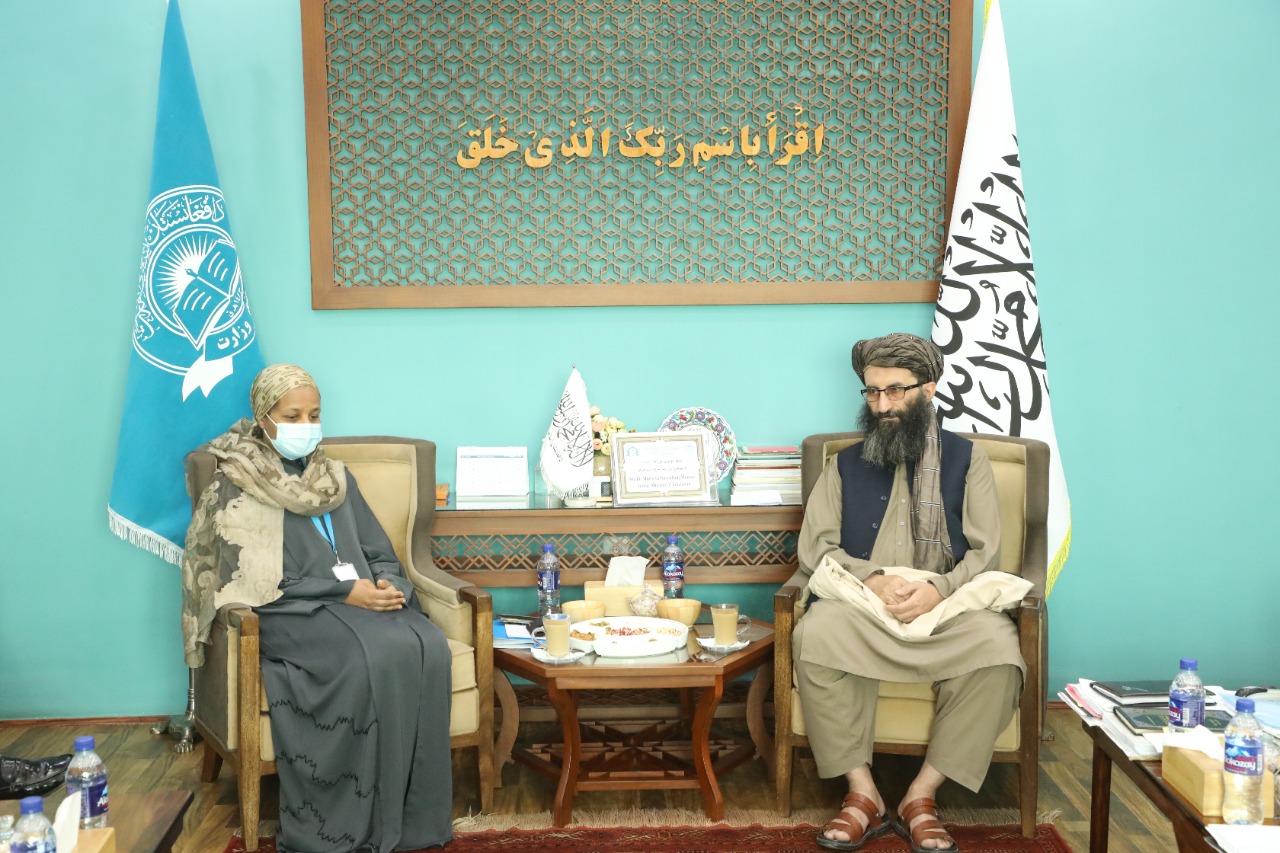 د یونسیف مرستیالې میرمن حنان سلیمان د پوهنې وزارت له سرپرست وزیر سره وکتل