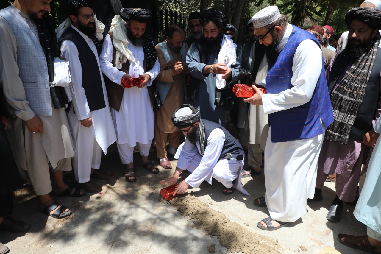 د پوهنې په مرکزي وزارت او د بشري سرچینو په لوی ریاست کې ددوه بابه جامع مسجدونو د بنسټ ډبرې کښېښودل شوې