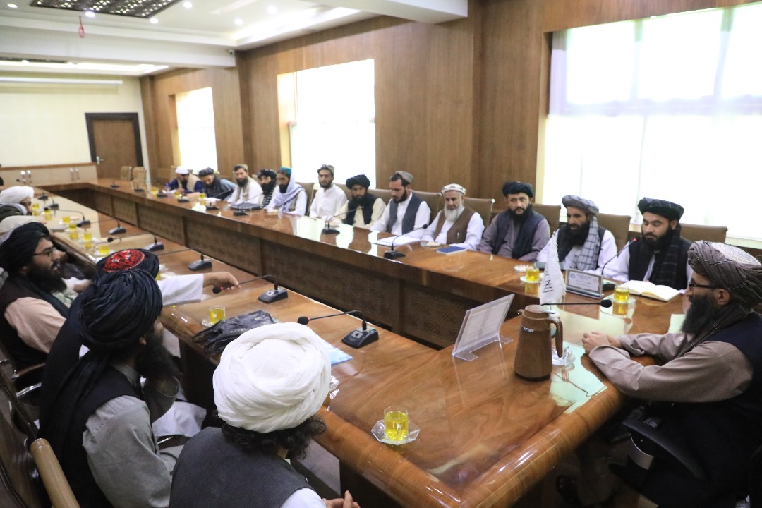 د هیواد د پوهنې دولایتي ریاستونو مالي او اداري آمرانو د پوهنې وزارت له سرپرست وزیر سره وکتل