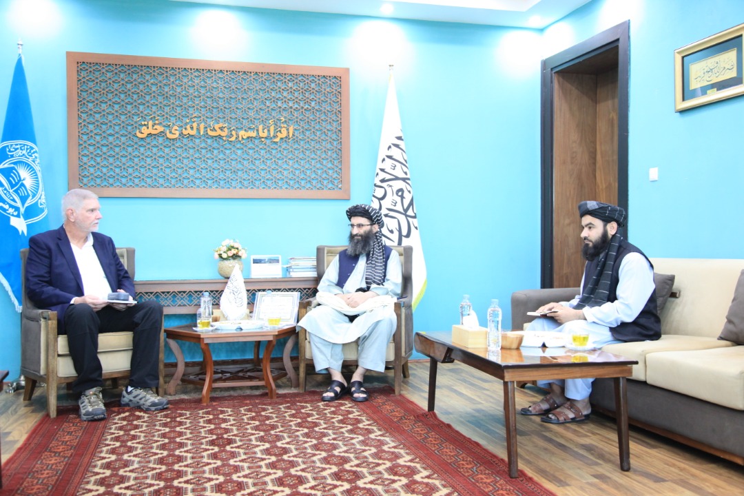 د امریکا د تعلیمي پراختیا د پروګرام رئیس د پوهنې وزارت له سرپرست وزیر سره وکتل