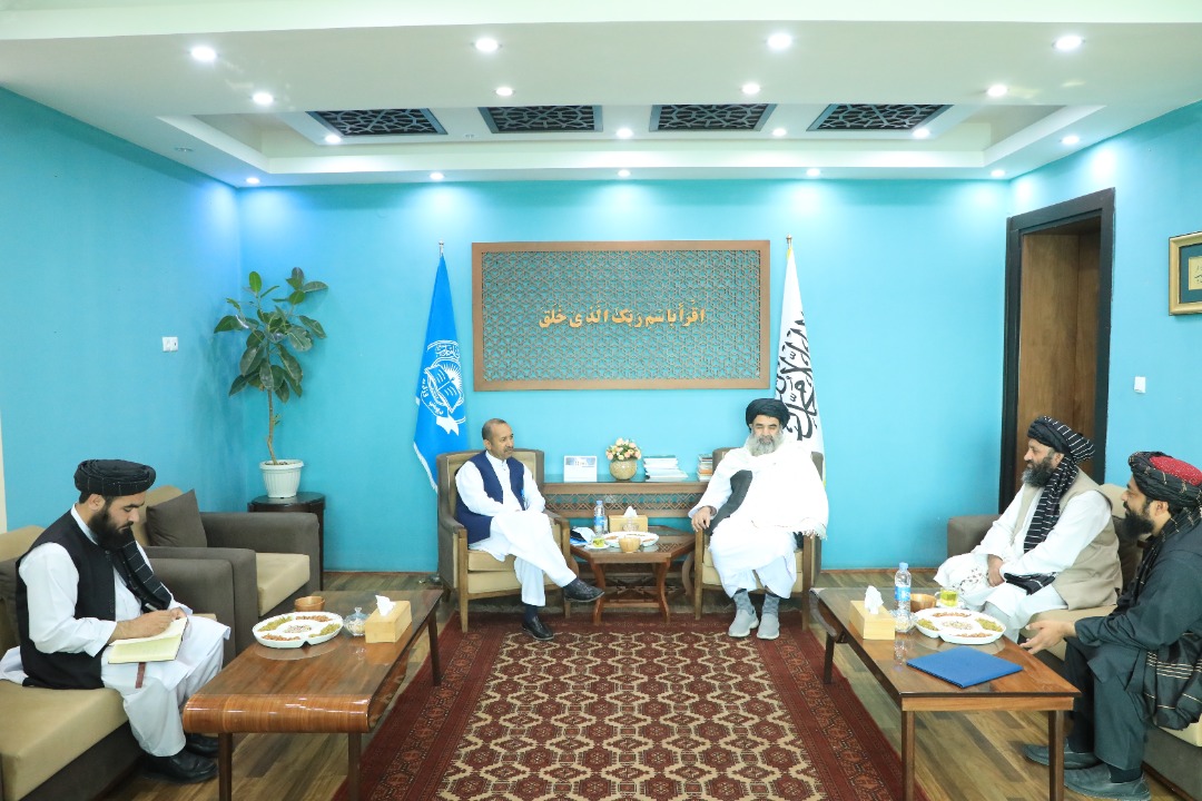 د افغانستان لپاره د یونسیف مسئول د پوهنې وزارت له سرپرست سره وکتل