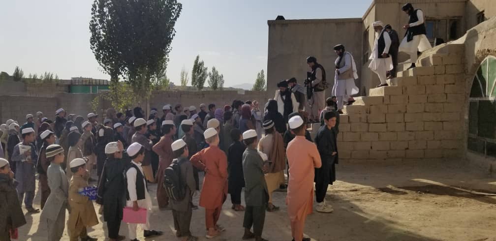 د پوهنې وزارت د سرچینو او ادارې معین د غزني ولایت له یو شمیر نورو مدارسو څخه لیدنه وکړه