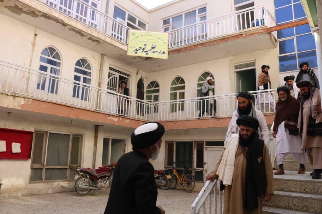 د پوهنې وزارت د سرچینو او ادارې معین د خپلو لیدنو په دوام دا ځل د غزني ولایت له ځینو نورو مدرسو څخه لیدنه وکړه.