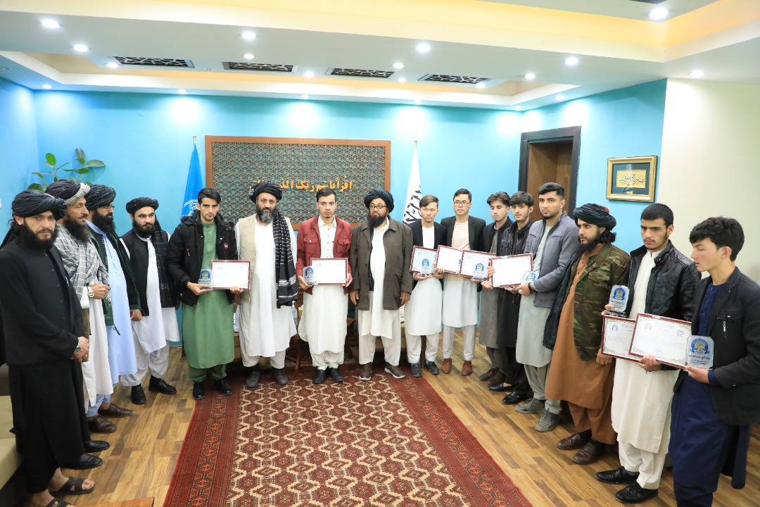 د پوهنې وزارت کې د کانکور ازموینې د لس تنو ممتازو بریالي شویو زده کوونکو د ستاینې په مناسبت غونډه جوړه شوه