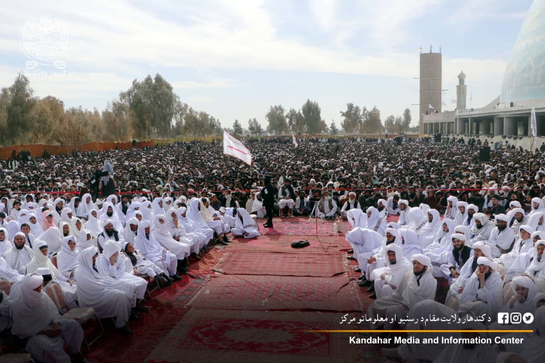 د کندهار ولایت له حکیمیه مدرسې څخه ۳۵۰ تنه زده کوونکي فارغ شول