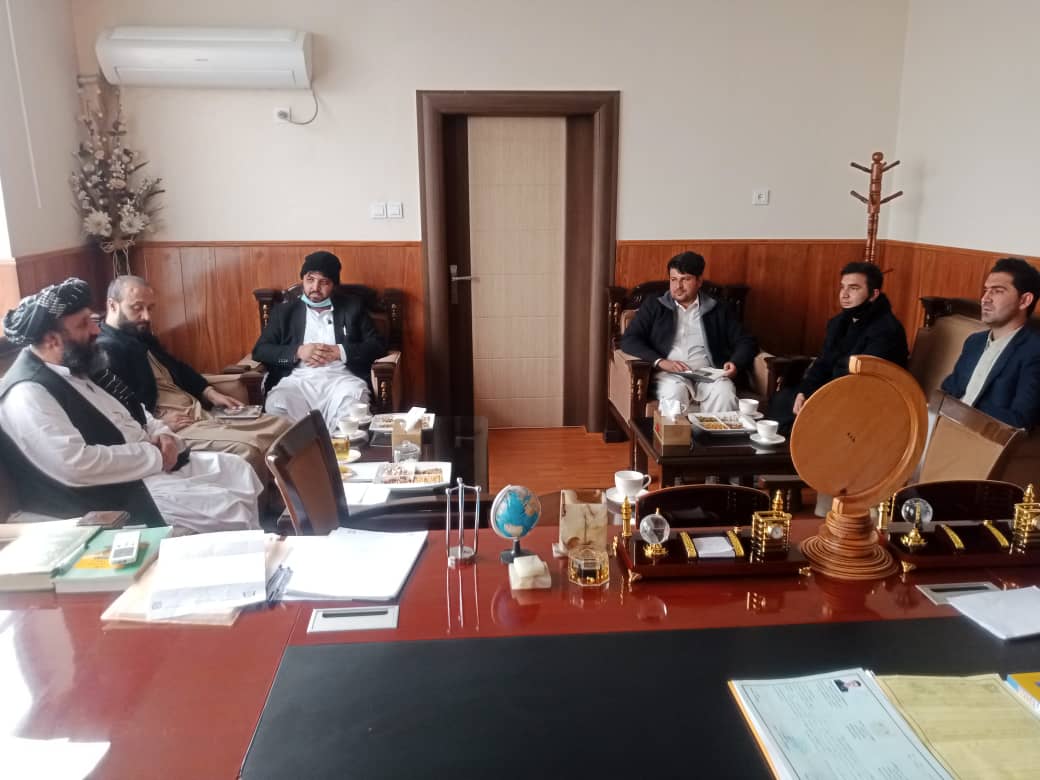 د غالب پوهنتون رئیس دوکتور محمد اسحق نوري او مرستيالانو ډاکټر احمد جمشيد مهر پور او استاد نصیراحمد ندیم، د پوهنې وزارت د کیفیت د تضمين له معين الحاج مولوي عبدالخالق صادق سره په ليدنه کې د غالب پوهنتون په اړه اړين معلومات وړاندې کړل او يادونه يې وکړه، چې یاد پوهنتون چمتو دی چې د پوهنې له وزارت سره د يو هوکړه ليک په لاسليک کولو سره د ياد وزارت هغو کارمندانو ته چې غواړي په غالب پوهنتون کې زده کړه وکړي، ځانګړی تخفیف په نظر کې ونیسي. د پوهنې وزارت معين صاحب د ياد پوهنتون علمي فعاليتونه وستايل او ژمنه يې وکړه چې 