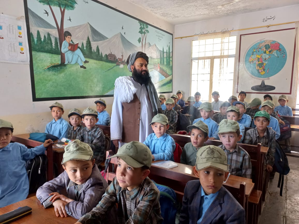 د پوهنې وزارت د دارالعلومونو رئیس د پاکستان هيواد بلوچستان صوبه کې د افغان مهاجرينو له تعليمي مراکزو څخه ليدنه وکړه